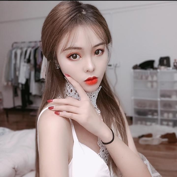 20岁性感美女